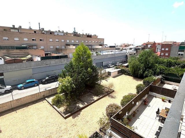 Dúplex en alquiler en Zona Esportiva, Vallès Occidental