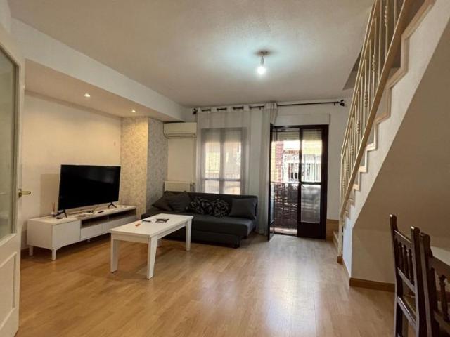 Dúplex en alquiler en Sevilla La Nueva, Casco Antiguo