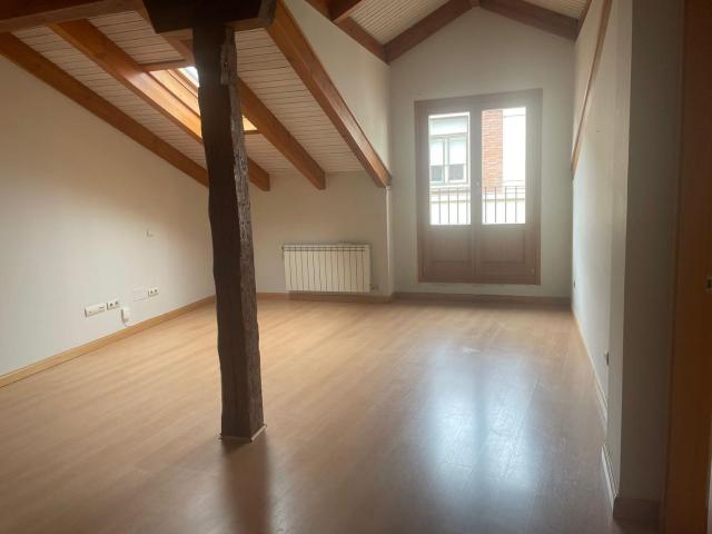 Dúplex en alquiler en Plaza España, Valladolid