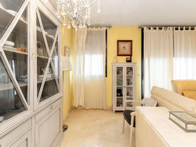 Piso en venta en Brenes, Andalucía