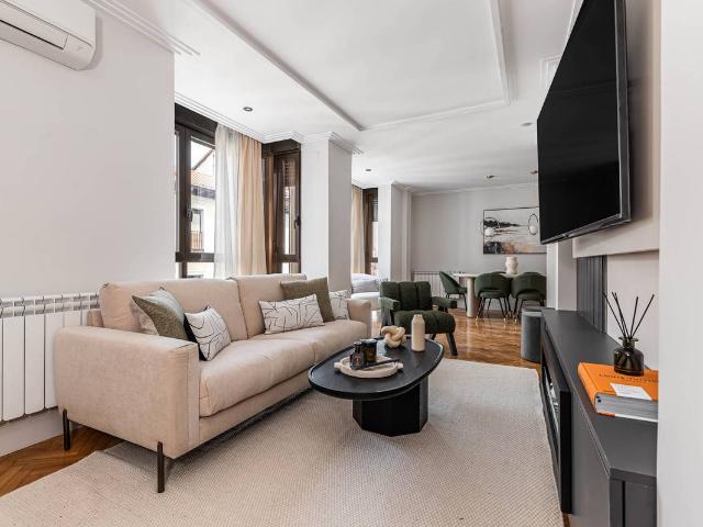 Dúplex en venta en Madrid, Cortes