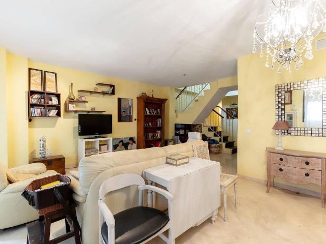Dúplex en venta en Brenes, Andalucía