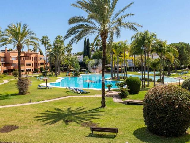 Dúplex en venta en Barriada Islas Canarias, Estepona