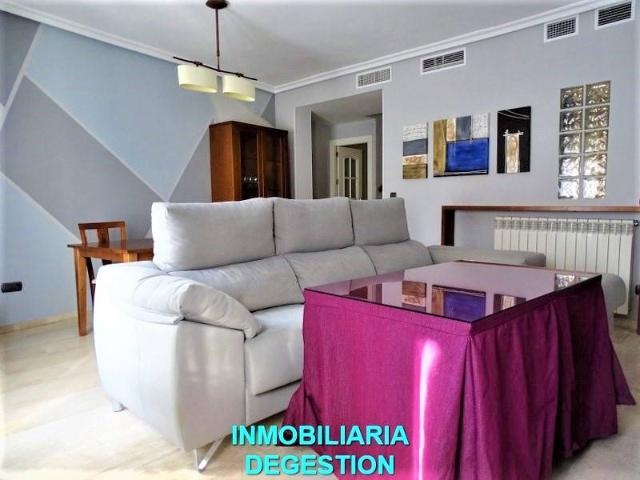 Dúplex en venta en Linares, Andalucía