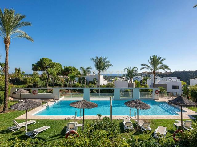 Dúplex en venta en Barriada Islas Canarias, Estepona