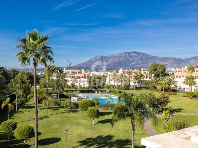 Dúplex en venta en Barriada Islas Canarias, Estepona