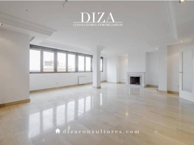 Dúplex en venta en Tetuán, Madrid