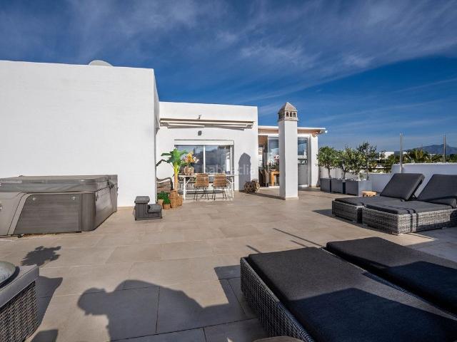 Dúplex en venta en Barriada Islas Canarias, Costa del Sol Occidental