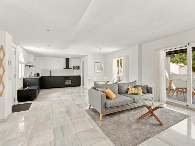 Dúplex en venta en Nueva Andalucía, Costa del Sol Occidental