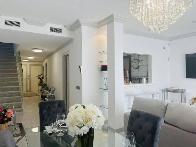 Dúplex en venta en Barriada Islas Canarias, Costa del Sol Occidental
