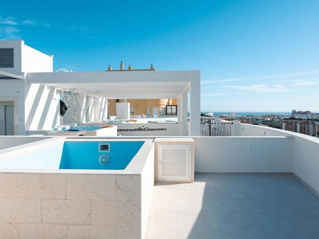 Dúplex en venta en Barriada Islas Canarias, Estepona