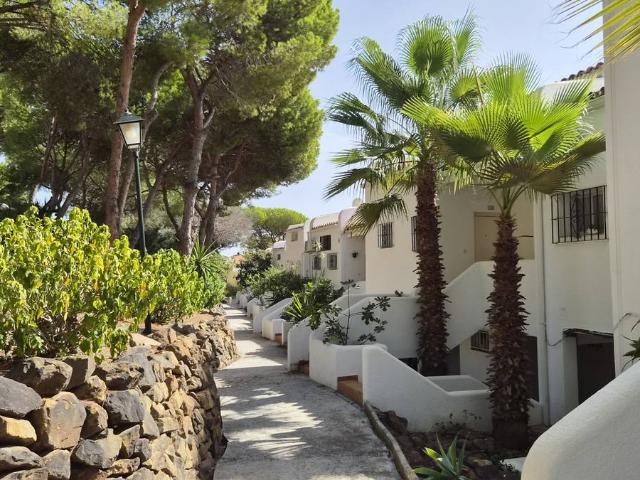 Dúplex en venta en Barriada Islas Canarias, Estepona