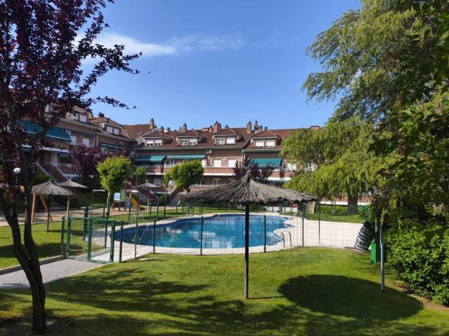 Dúplex en venta en Sevilla La Nueva, Los olivos