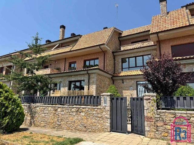 Dúplex en venta en Valverde De La Virgen, Castilla y León
