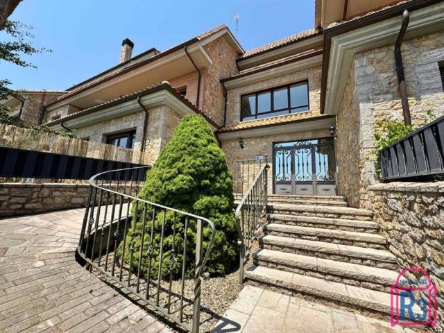 Dúplex en venta en Valverde De La Virgen, Castilla y León
