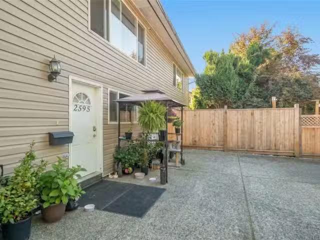 House for sale in Clayoquot, British Columbia