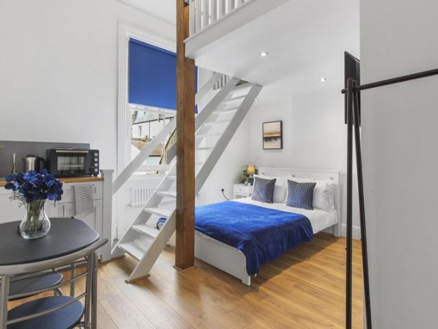 Apartment for rent in Brook Green, Greater London