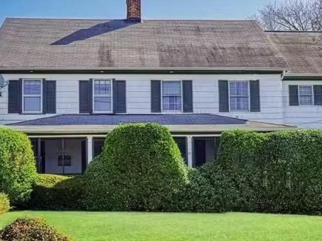 Condo for rent in Hicksville