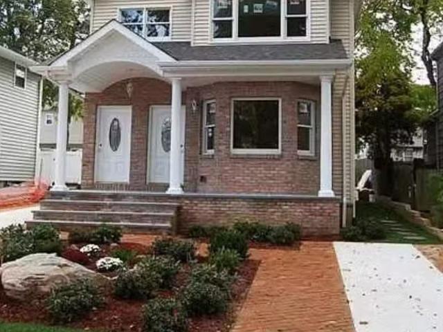 Condo for rent in Hicksville