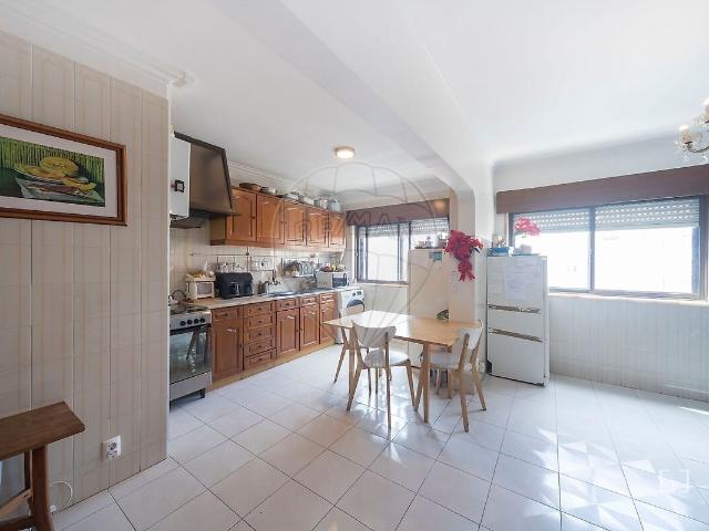 Apartamento venda em Mina de Água, Amadora