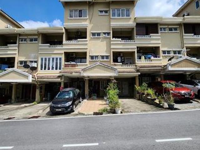 Townhouse for sale in Petaling, Alam Impian