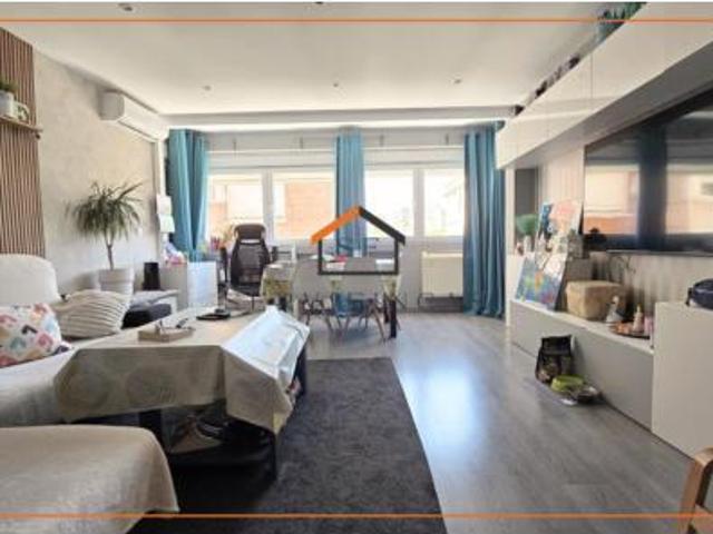 Dúplex en venta en Moratalaz, Madrid