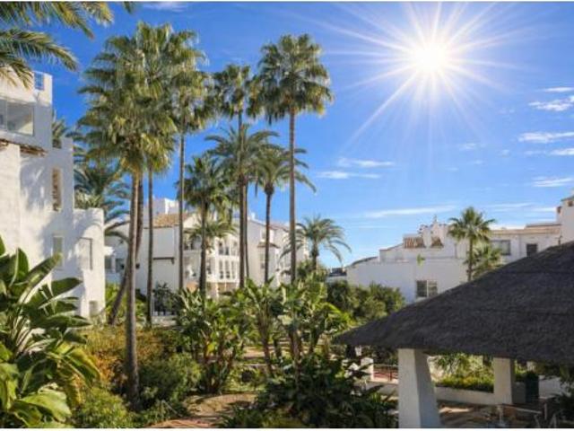 Dúplex en venta en Castillo de la Duquesa, Costa del Sol Occidental