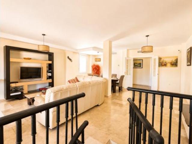 Dúplex en venta en Castillo de la Duquesa, Costa del Sol Occidental