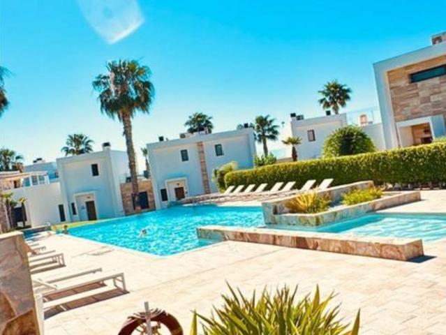 Dúplex en venta en Urbanización Lomas de Cabo Roig, el Baix Segura / La Vega Baja