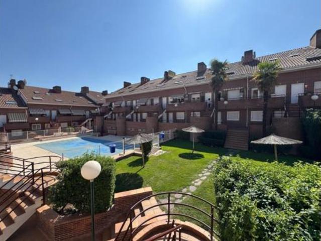 Dúplex en venta en Sevilla La Nueva, Madrid