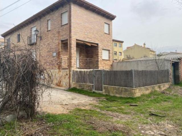 Dúplex en venta en Valdepiélagos, Madrid