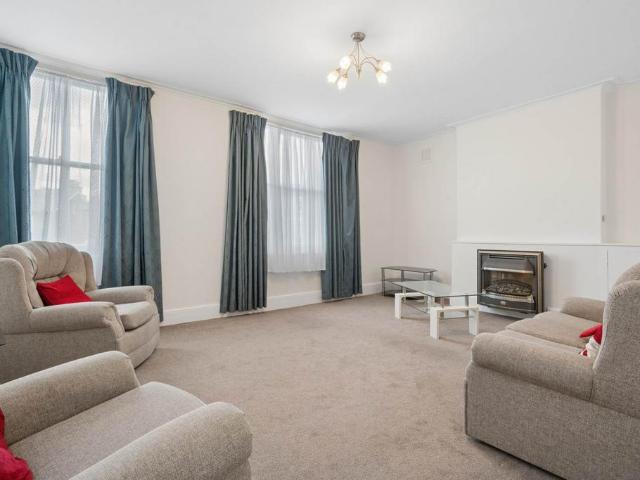 Apartment for rent in Stockwell, Greater London