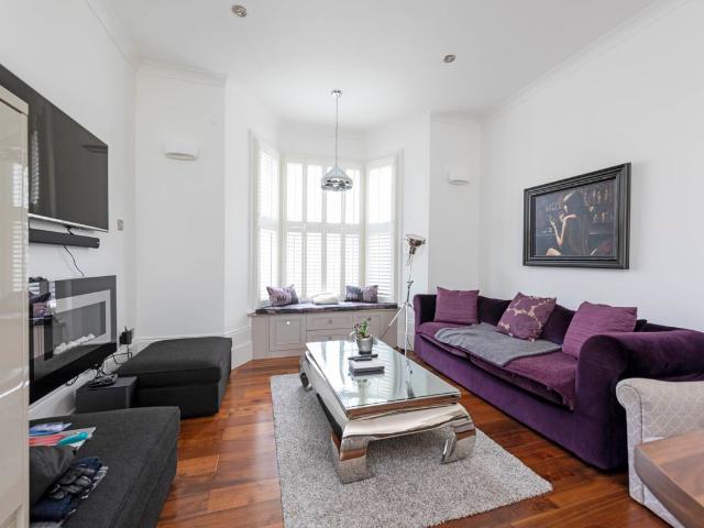 Apartment for rent in Stockwell, Greater London