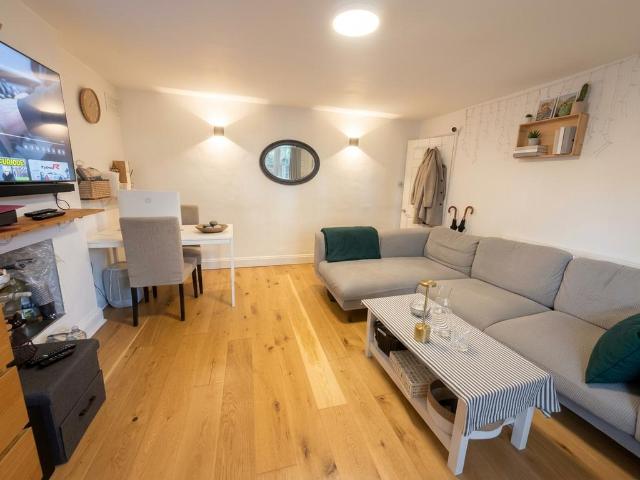 Apartment for rent in Stockwell Park, Greater London