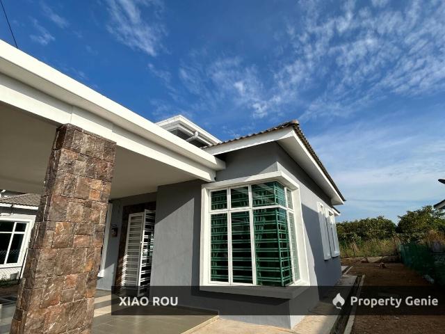 Bungalow for sale in Malaka