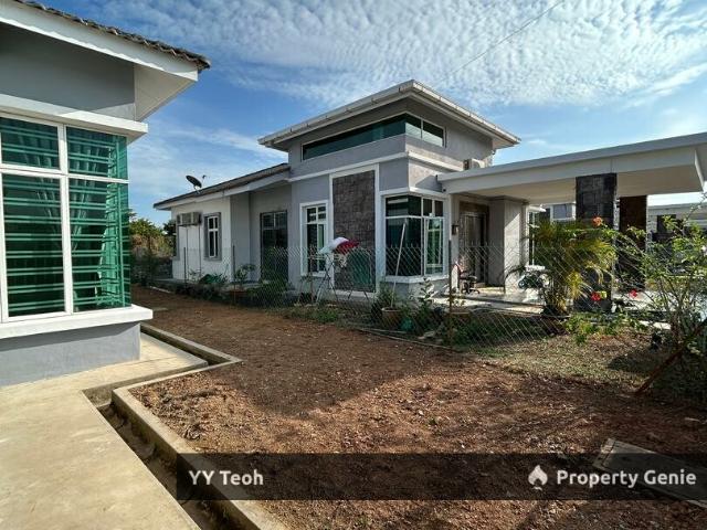 Bungalow for sale in Malaka