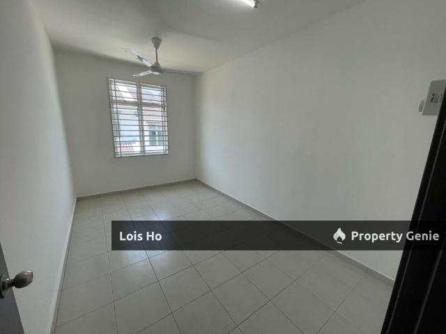 Terraced House for sale in Malaka