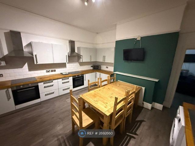 Room for rent in Kensington, Calderstones