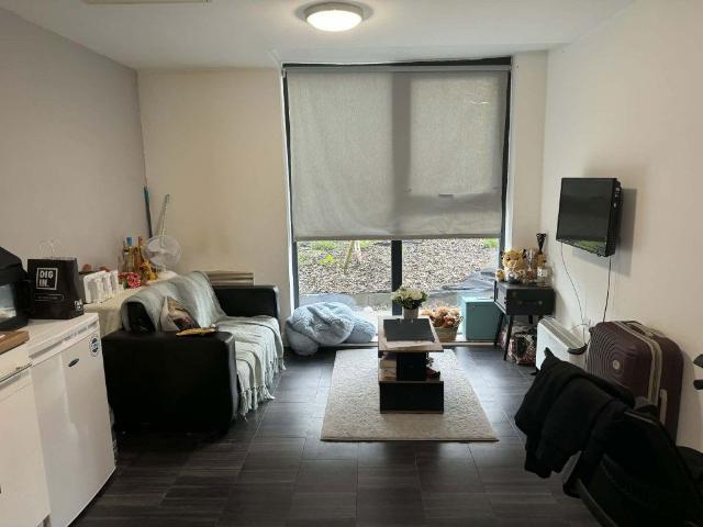 Studio for rent in Kensington, Calderstones