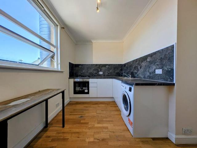 Apartment for rent in London Borough of Merton, Greater London
