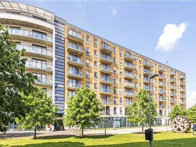 Apartment for rent in London Borough of Merton, Collier's Wood