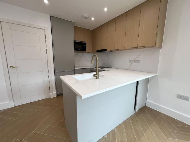 Apartment for rent in London Borough of Merton, Collier's Wood