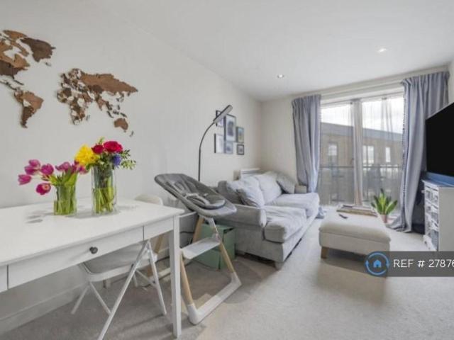 Apartment for rent in London Borough of Merton, Collier's Wood