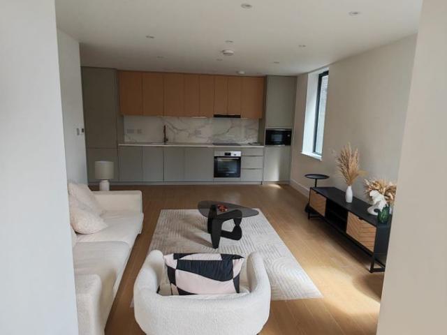 Apartment for rent in London Borough of Merton, Collier's Wood