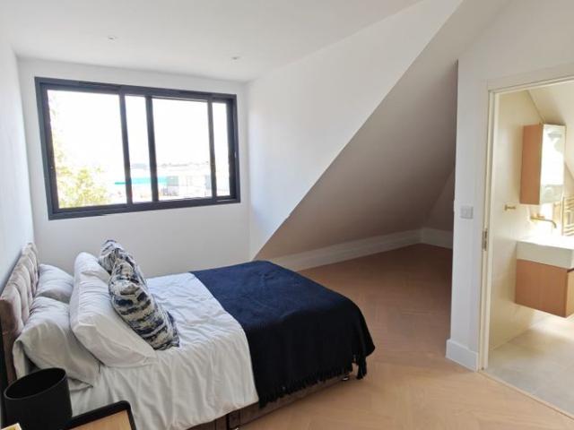 Apartment for rent in London Borough of Merton, Collier's Wood