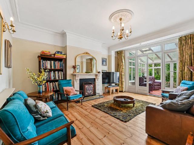 Apartment for rent in Cottenham Park, Greater London