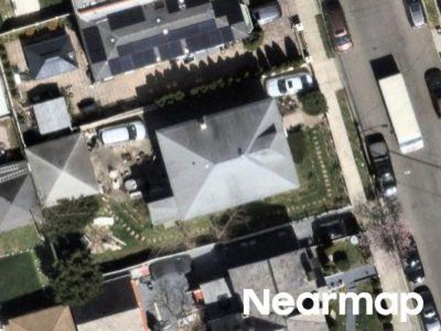 House for sale in The Bronx, Arverne