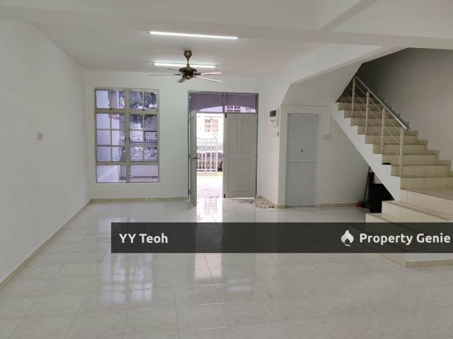 Terraced House for sale in Malaka