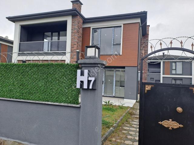 Düzce Merkez içerisinde satılık Villa