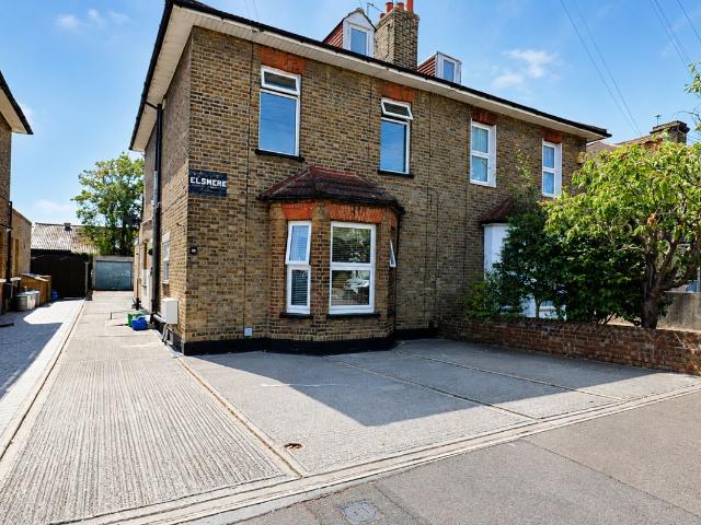 House for rent in Rush Green, Greater London